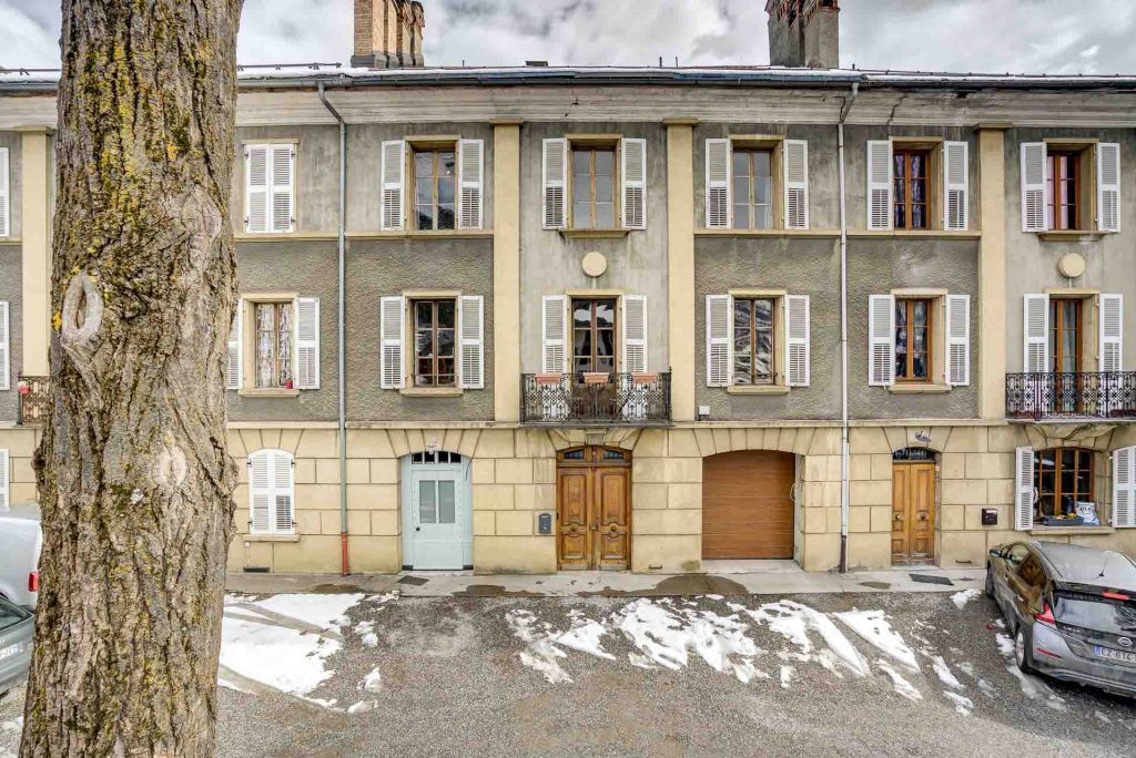 Chateau for sale in Seez