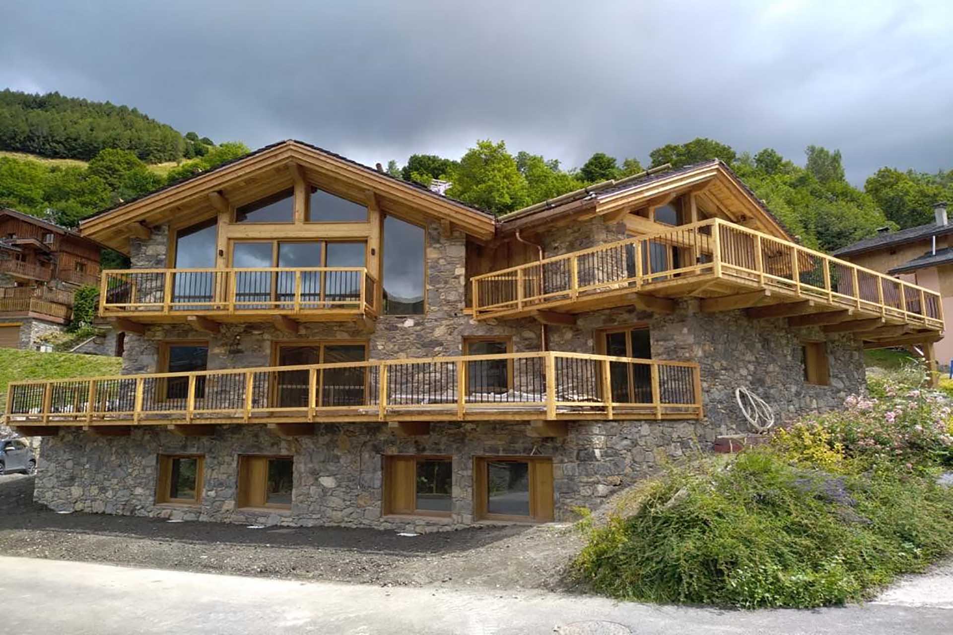 Exquisite turn key Chalet for sale, st Martin de Belleville Free